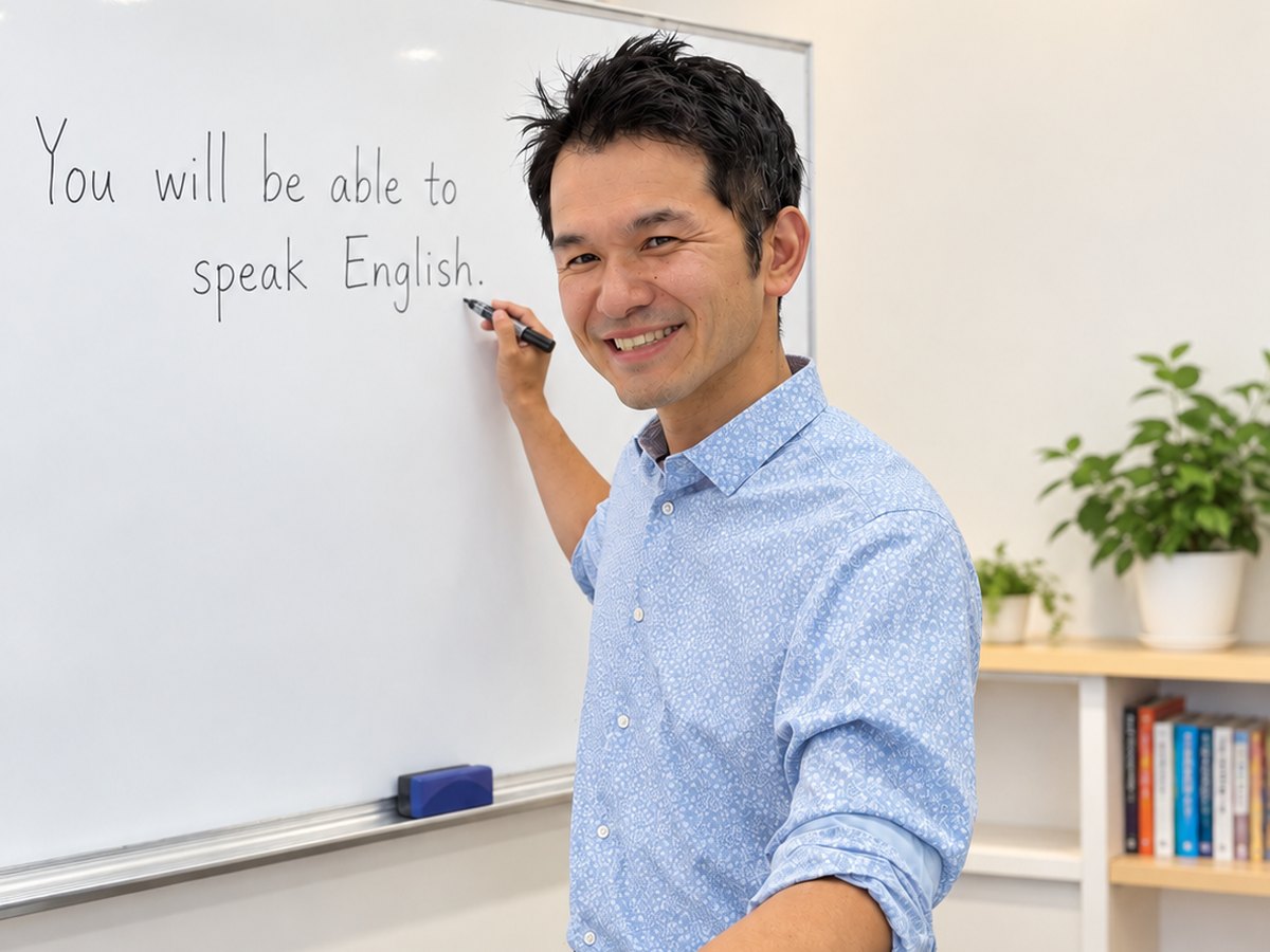 ホワイトボードに「You will be able to speak English.」と書く Will English School 代表 竹内 尚志